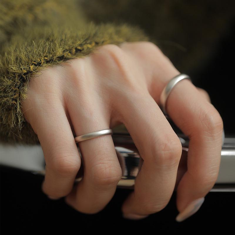 Women s Minimalist Frosted Band Ring: High-End, Trendy, and Luxurious with Multiple Ring Options
Women s Minimalist Frosted Band Ring: High-End, Trendy, and Luxurious with Multiple Ring Options