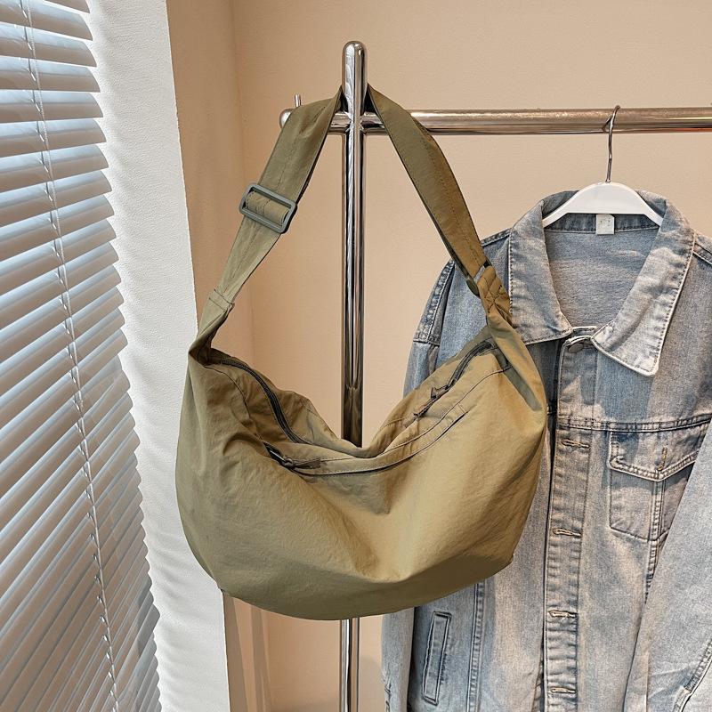 Canvas bag female lazy wind crossbody large capacity sports shoulder large bag oversized dumpling cloud armpit bag зелений
Canvas bag female lazy wind crossbody large capacity sports shoulder large bag oversized dumpling cloud armpit bag зелений