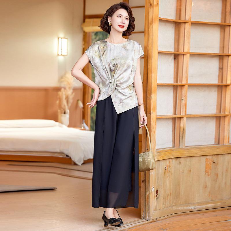 Elegant Two-Piece Summer Suit: Short-Sleeved Loose T-Shirt for Middle-Aged & Elderly Women 5XL
Elegant Two-Piece Summer Suit: Short-Sleeved Loose T-Shirt for Middle-Aged & Elderly Women 5XL