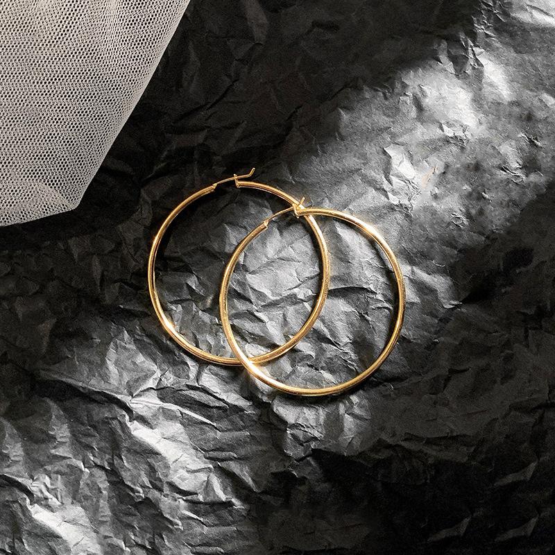 Hot Sell Silver Needle Round Circle Design Ladies Hoop Earrings For Women Birthday Gifts Anti Allergy
Hot Sell Silver Needle Round Circle Design Ladies Hoop Earrings For Women Birthday Gifts Anti Allergy