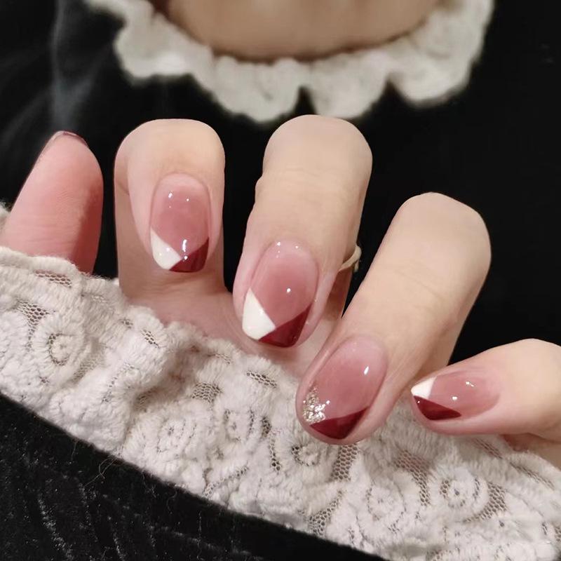 Geometric French Blush Diagonal Triangle Fake Nails - Elegant, Durable, and Versatile European & American Fashion Style.
Geometric French Blush Diagonal Triangle Fake Nails - Elegant, Durable, and Versatile European & American Fashion Style.