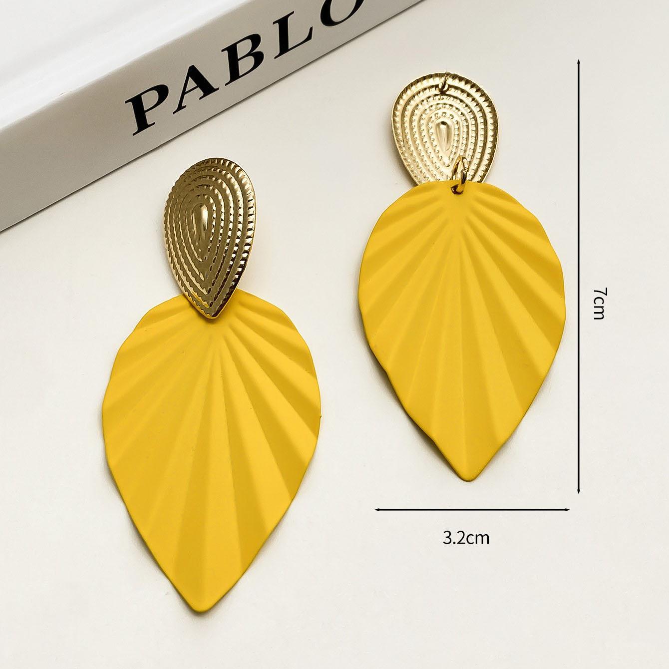 Модные и милые серьги в форме листьев. жёлтый
Модные и милые серьги в форме листьев. жёлтый