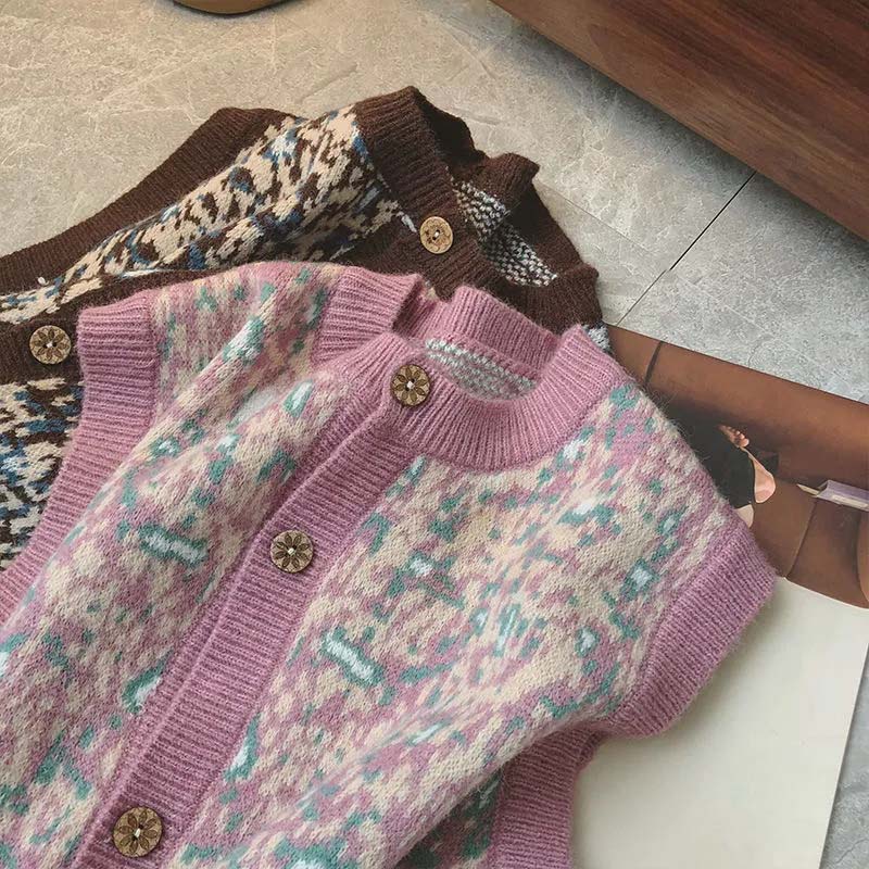 Вязаный жилет, женский осенне-весенний кардиган без рукавов с v-образным вырезом, верхняя одежда, маленькая майка, винтажный удобный свитер на пуговицах с принтом, жилеты
Вязаный жилет, женский осенне-весенний кардиган без рукавов с v-образным вырезом, верхняя одежда, маленькая майка, винтажный удобный свитер на пуговицах с принтом, жилеты