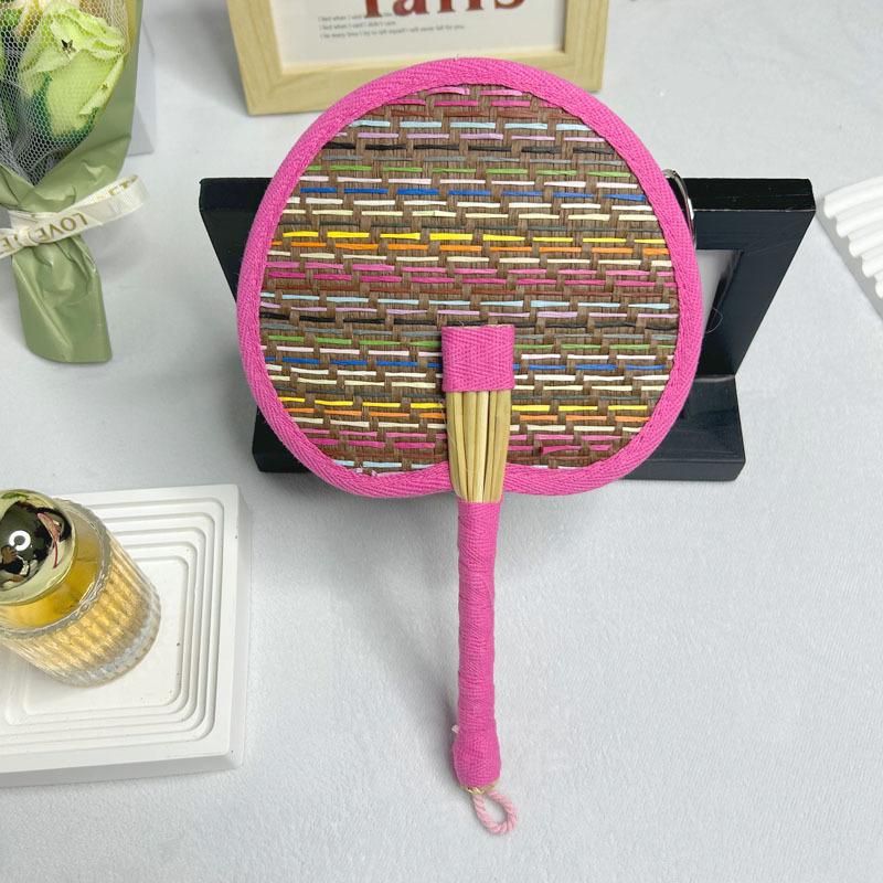 Красочный ручной веер из пальмовых листьев в китайском стиле, плетеный веер из соломы и бамбука, летний веер от комаров, веер для рук, подвеска для декора дома
Красочный ручной веер из пальмовых листьев в китайском стиле, плетеный веер из соломы и бамбука, летний веер от комаров, веер для рук, подвеска для декора дома