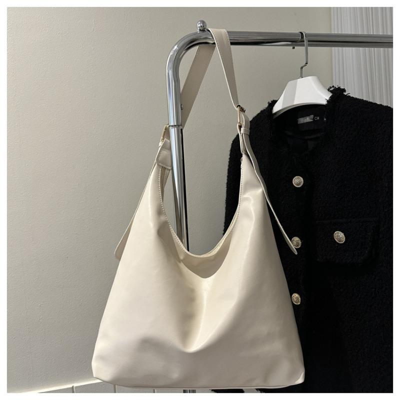 Versatile ins messenger bag women s new trendy autumn and winter retro tote bag college style casual large capacity bag 33*12.5*26 білий
Versatile ins messenger bag women s new trendy autumn and winter retro tote bag college style casual large capacity bag 33*12.5*26 білий