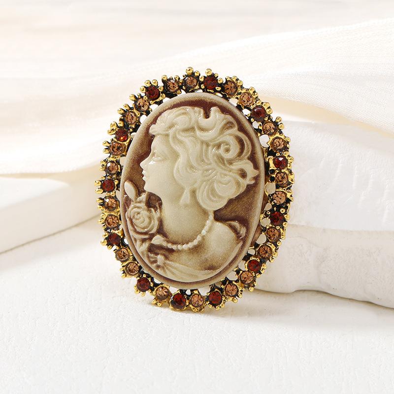 Retro Beauty Avatar Queen High-end Brooch 4*4.5cm
Retro Beauty Avatar Queen High-end Brooch 4*4.5cm