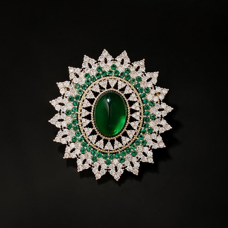 Women Men Fashion High-end Exqusiite Round Emerald Rhinestone Brooch Badges Elegant Party Banquet Crystal Accessories
Women Men Fashion High-end Exqusiite Round Emerald Rhinestone Brooch Badges Elegant Party Banquet Crystal Accessories