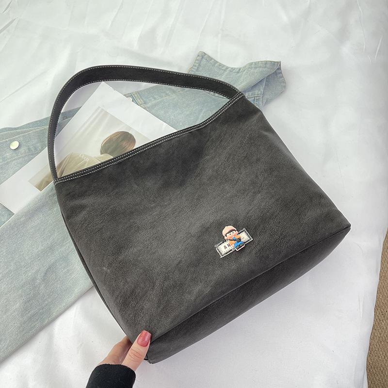 Simple high-value bag women s winter new commuter shoulder messenger bag go to work go out tote bag
Simple high-value bag women s winter new commuter shoulder messenger bag go to work go out tote bag