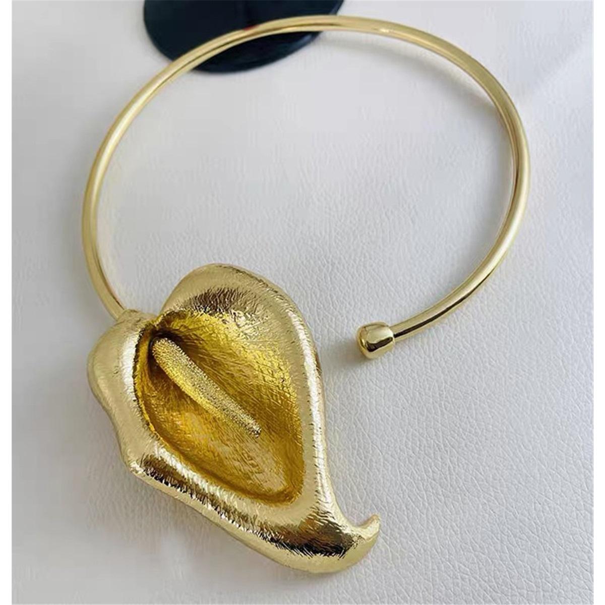 Tooxika Преувеличенный нишевый дизайн Цветок каллы Пестик Воротник Легкая роскошь и элегантное ожерелье для женщин золотой
Tooxika Преувеличенный нишевый дизайн Цветок каллы Пестик Воротник Легкая роскошь и элегантное ожерелье для женщин золотой