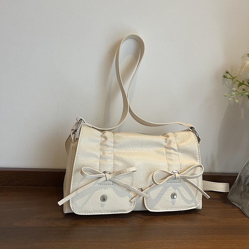 Casual soft surface large-capacity bag women s 2025 new foreign style versatile crossbody bag fashionable commuter shoulder armpit bag
Casual soft surface large-capacity bag women s 2025 new foreign style versatile crossbody bag fashionable commuter shoulder armpit bag