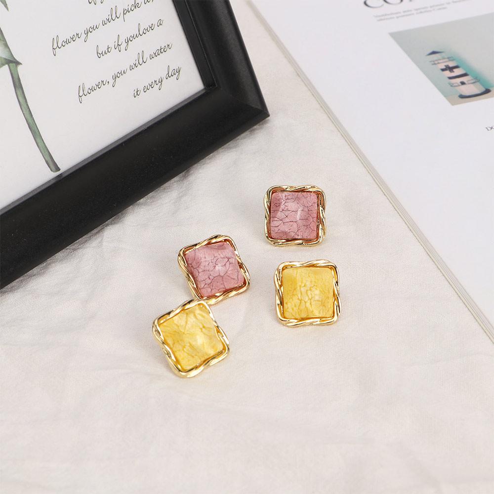 Sweet Zinc Zinc Alloy Retro Girls Stud Earrings Jewelry Accessories Twist Shape Square Earrings жёлтый
Sweet Zinc Zinc Alloy Retro Girls Stud Earrings Jewelry Accessories Twist Shape Square Earrings жёлтый
