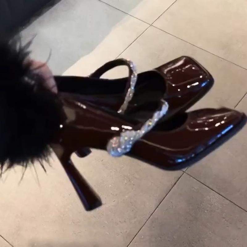 High heels women s 2025 new square toe stiletto temperament rhinestone burgundy not tired feet beautiful single shoes 40 бордовий
High heels women s 2025 new square toe stiletto temperament rhinestone burgundy not tired feet beautiful single shoes 40 бордовий