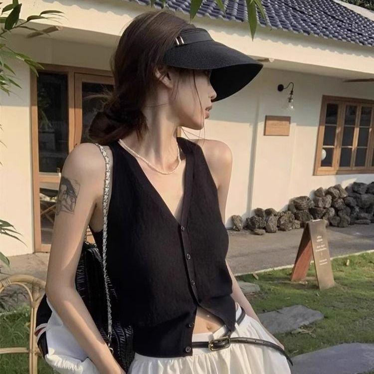 Women s Black V-Neck Knitted Camisole, Summer Sleeveless Cardigan Top XL 116-125 lbs чёрный
Women s Black V-Neck Knitted Camisole, Summer Sleeveless Cardigan Top XL 116-125 lbs чёрный
