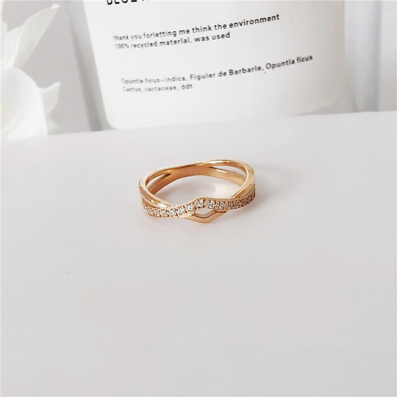 Japanese-Korean Fashion Gold-Plated Titanium Ring with Double V Design and Micro-Paved Diamonds for Trendy Personality. Size 7
Japanese-Korean Fashion Gold-Plated Titanium Ring with Double V Design and Micro-Paved Diamonds for Trendy Personality. Size 7