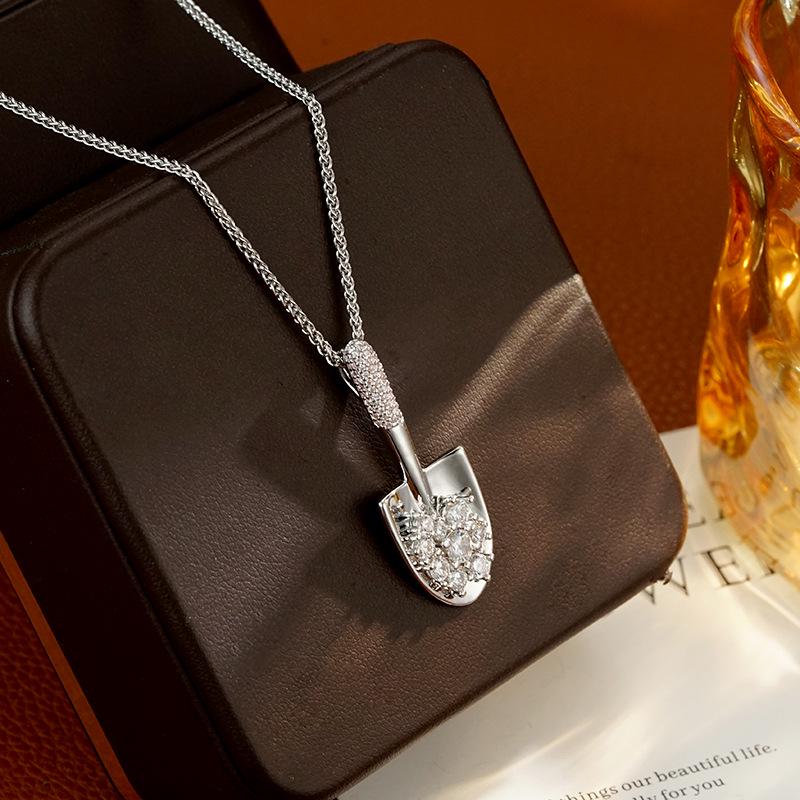 High-End Silver Zircon Shovel Pendant Necklace 18K Gold Plated
High-End Silver Zircon Shovel Pendant Necklace 18K Gold Plated