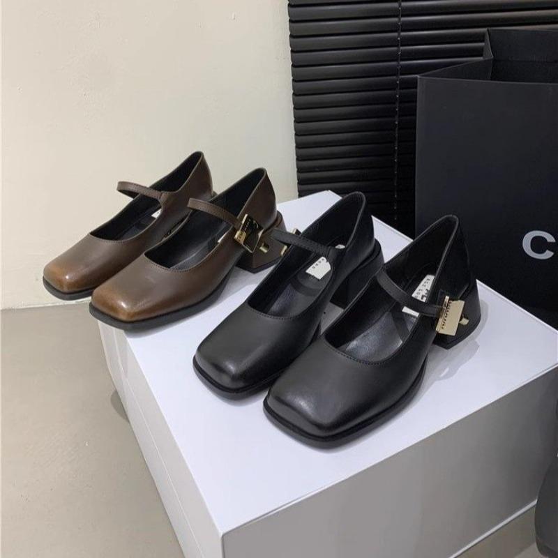 New spring high heels single shoes with thick heels small leather shoes women s Mary Jane women s shoes 40 чорний
New spring high heels single shoes with thick heels small leather shoes women s Mary Jane women s shoes 40 чорний