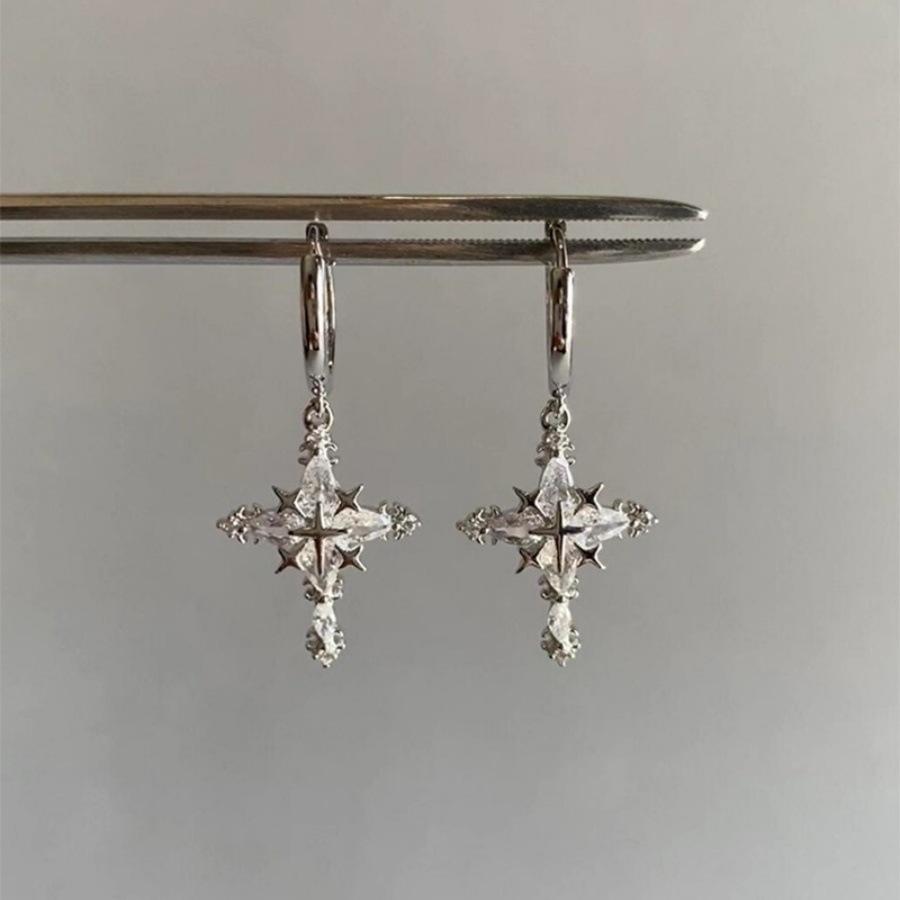 Cold and icy snowflake tetragonal star cross zircon earrings female Korean sweet and cool style personalized ear buckle ear jewelry
Cold and icy snowflake tetragonal star cross zircon earrings female Korean sweet and cool style personalized ear buckle ear jewelry