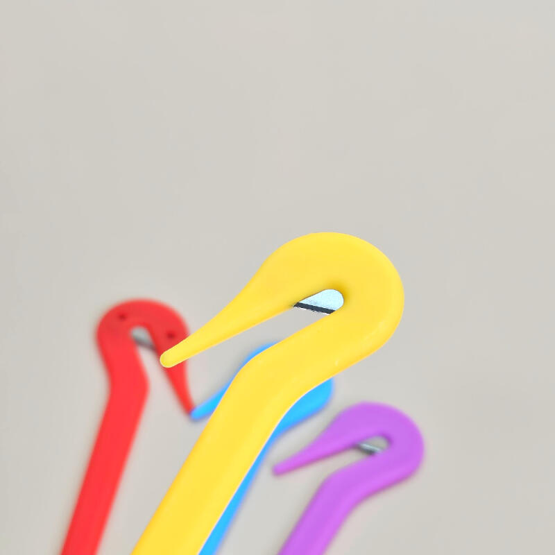 Hair tie cutter, courier packaging container gap knife red
Hair tie cutter, courier packaging container gap knife red