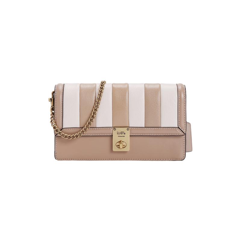 COACH Hutton quilted stripe color block cowhide leather chain bag clutch women s milk tea color коричневий
COACH Hutton quilted stripe color block cowhide leather chain bag clutch women s milk tea color коричневий