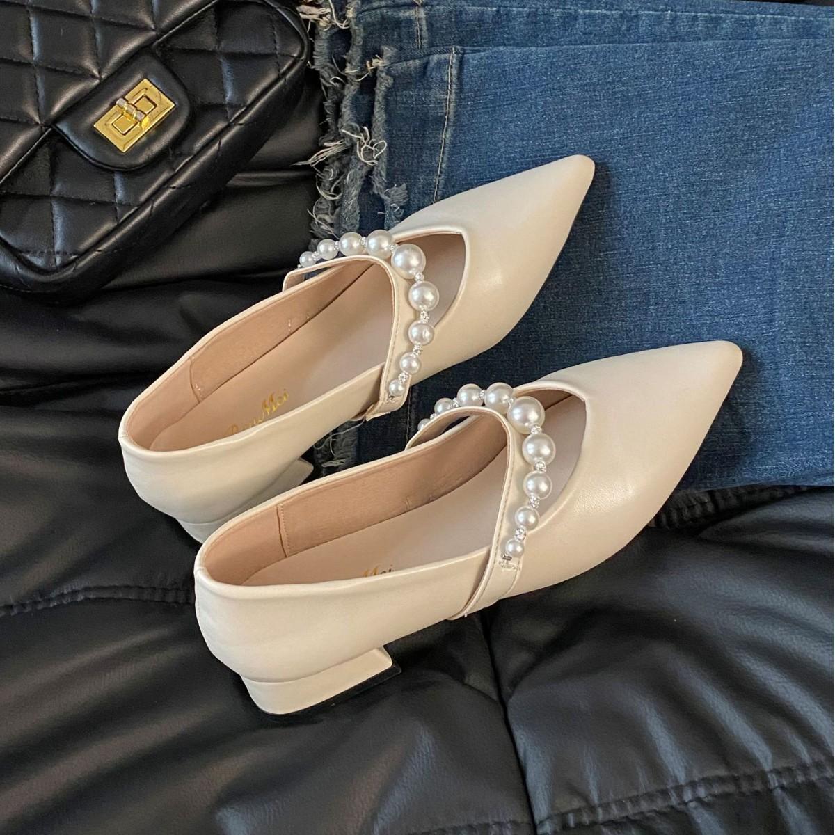 Mary Jane shoes single shoes women s shoes pearl pointed new with skirt word with shallow mouth spring and summer 35
Mary Jane shoes single shoes women s shoes pearl pointed new with skirt word with shallow mouth spring and summer 35