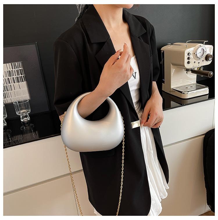 Exquisite and fashionable handbag, women s new versatile acrylic bag, high-end trendy messenger women s bag чорний
Exquisite and fashionable handbag, women s new versatile acrylic bag, high-end trendy messenger women s bag чорний