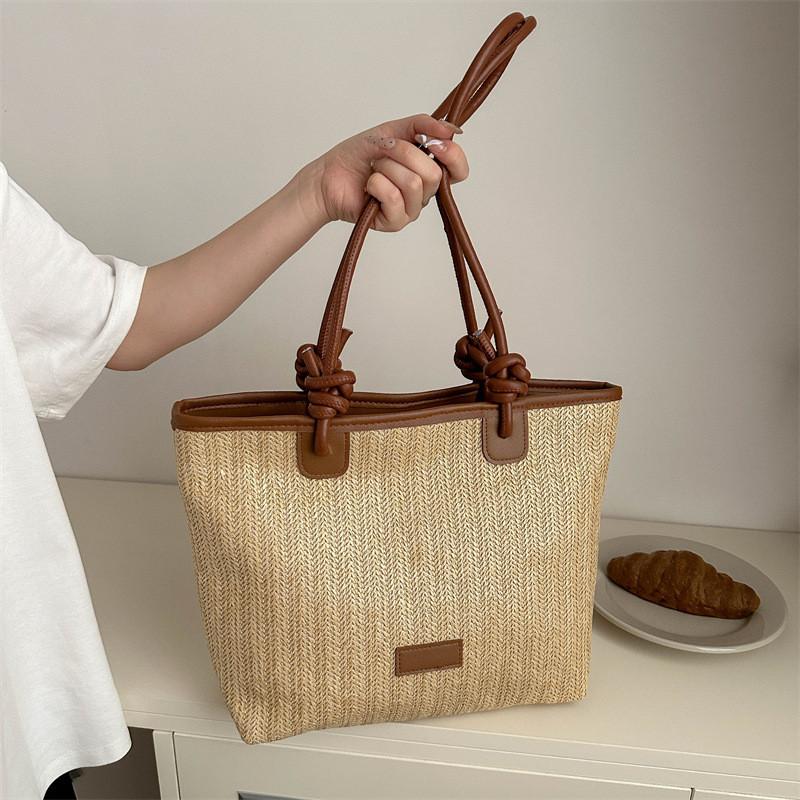Trendy Woven Shoulder Bag For Women In Elegant White Khaki Black And Brown коричневий
Trendy Woven Shoulder Bag For Women In Elegant White Khaki Black And Brown коричневий