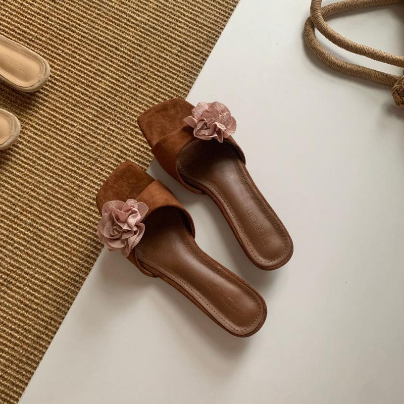 French one-word slippers women s shoes 2025 new summer thick heel silver cool slippers with skirt fairy 35
French one-word slippers women s shoes 2025 new summer thick heel silver cool slippers with skirt fairy 35