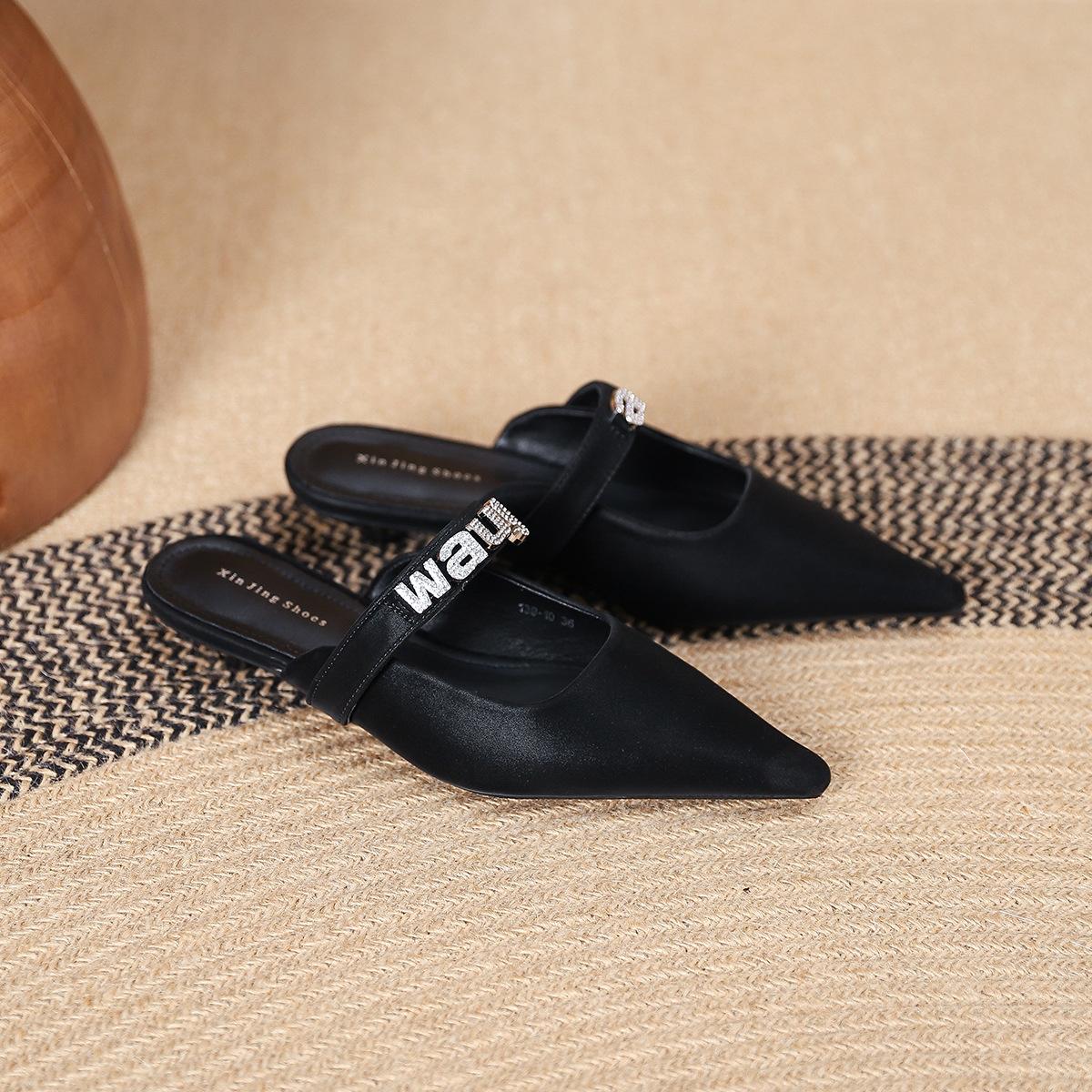 139-10 Fashion letter rhinestone pointed single shoes New French small fragrant style with rear empty low heel single shoes Women 36 чёрный
139-10 Fashion letter rhinestone pointed single shoes New French small fragrant style with rear empty low heel single shoes Women 36 чёрный