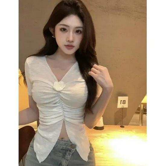 Летняя трикотажная футболка с коротким рукавом и V-образным вырезом, с цветочным принтом и драпировкой для женщин One Size - Premium Version белый
Летняя трикотажная футболка с коротким рукавом и V-образным вырезом, с цветочным принтом и драпировкой для женщин One Size - Premium Version белый