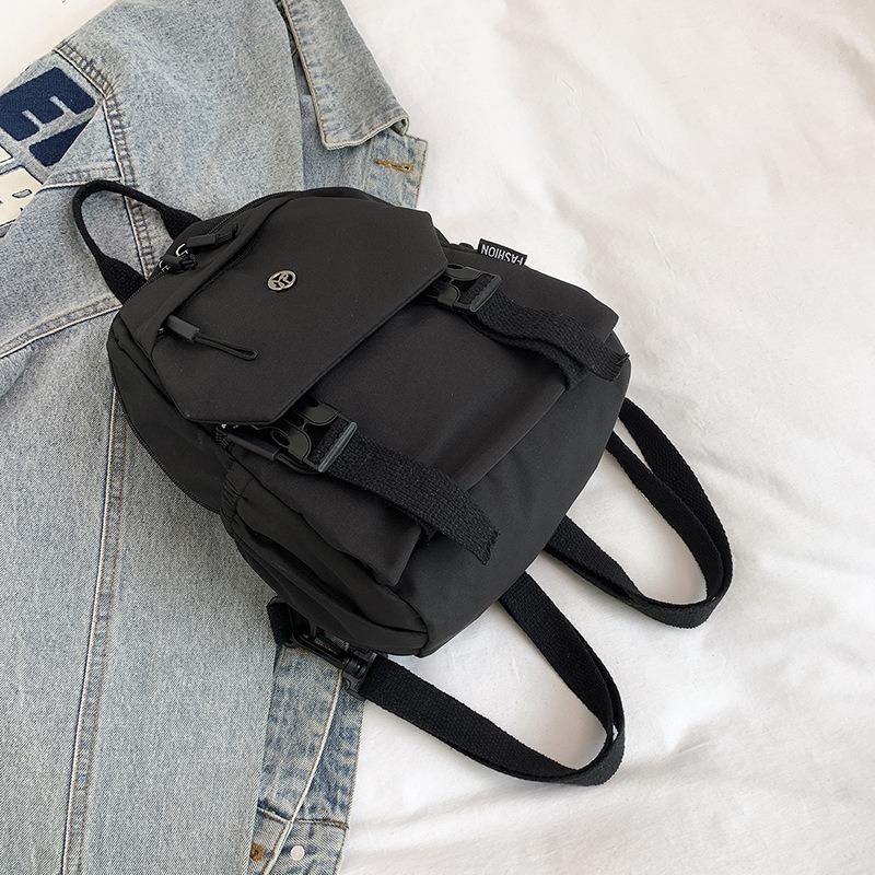 Lightweight new backpack, multi-functional shoulder bag, small backpack, fashionable messenger bag, high-value casual slanted shoulder breast bag.
Lightweight new backpack, multi-functional shoulder bag, small backpack, fashionable messenger bag, high-value casual slanted shoulder breast bag.