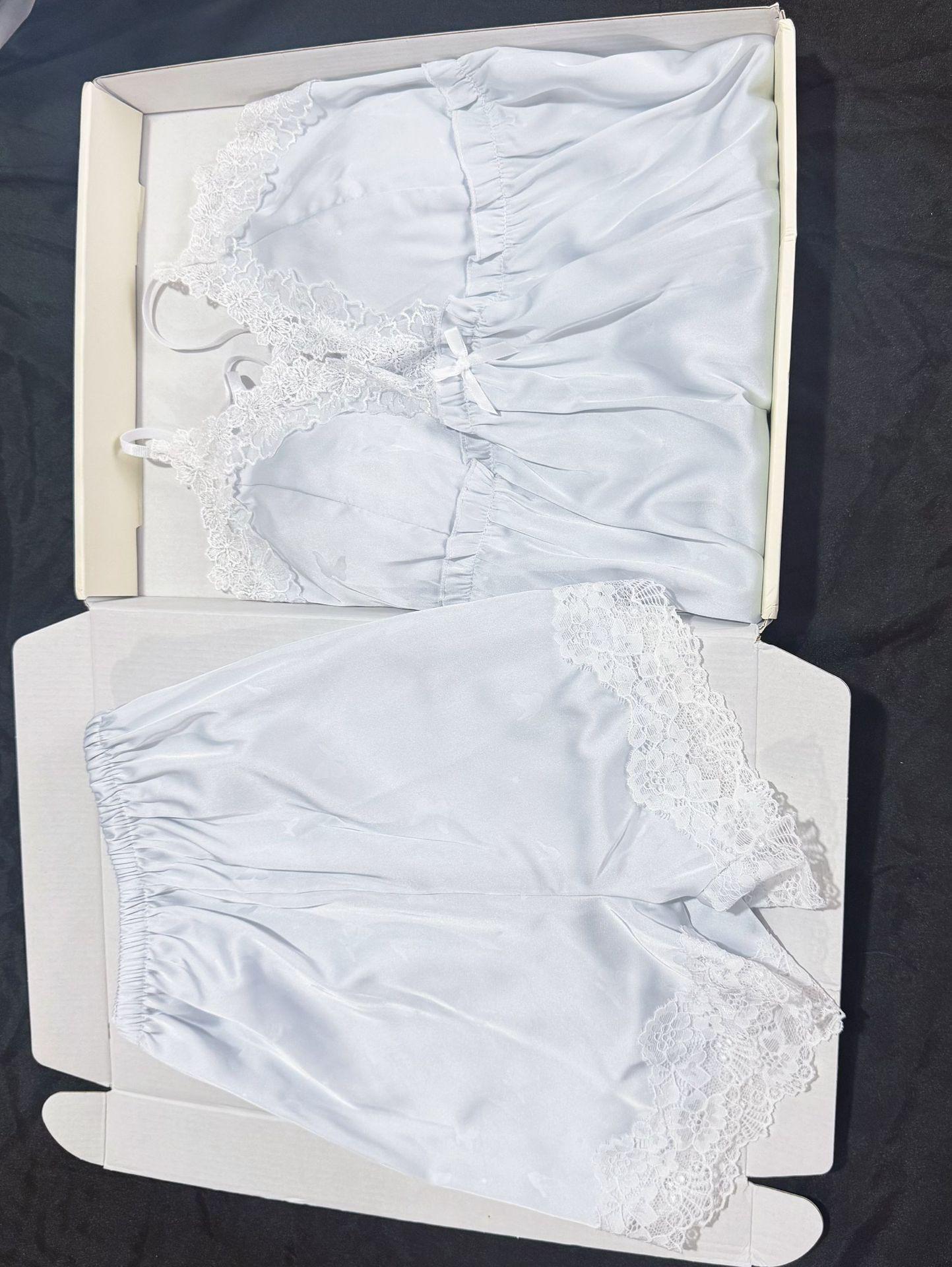 Women s Summer Ice Silk Long Sleeve Pajama Set with Chest Pad - Four-Piece Fun & Sexy Home Wear XL
Women s Summer Ice Silk Long Sleeve Pajama Set with Chest Pad - Four-Piece Fun & Sexy Home Wear XL