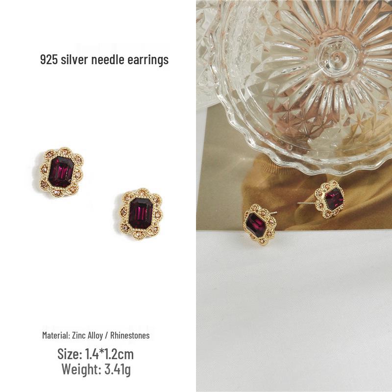 Korean Retro Red Zircon Sterling Silver Stud Earrings, Elegant Diamond Inlaid Design for Women
Korean Retro Red Zircon Sterling Silver Stud Earrings, Elegant Diamond Inlaid Design for Women
