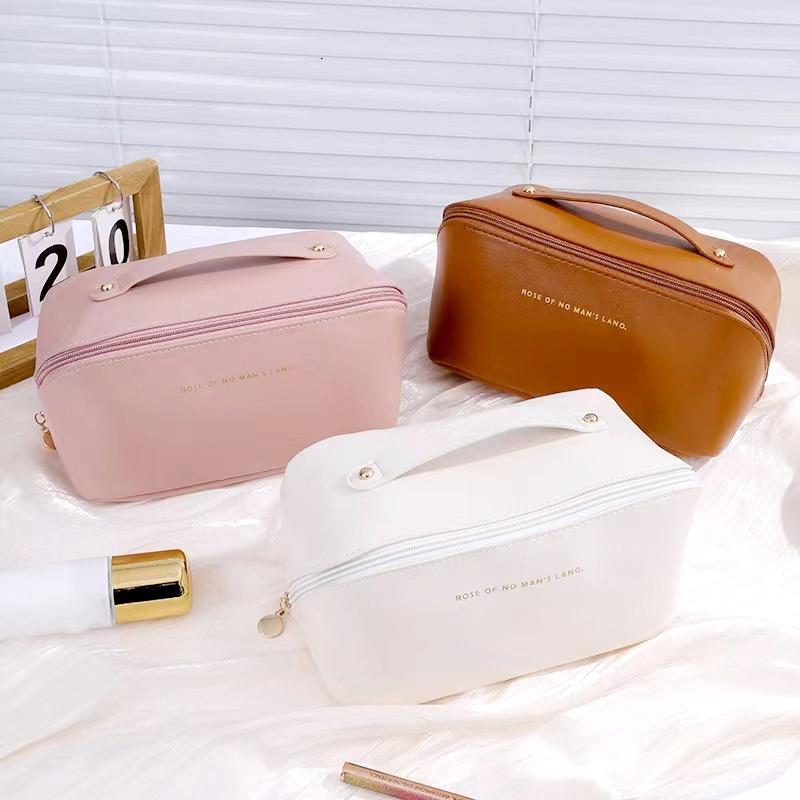 Женская косметичка, косметическая губная помада, средства по уходу за кожей, портативная, многофункциональная из искусственной кожи
Женская косметичка, косметическая губная помада, средства по уходу за кожей, портативная, многофункциональная из искусственной кожи
