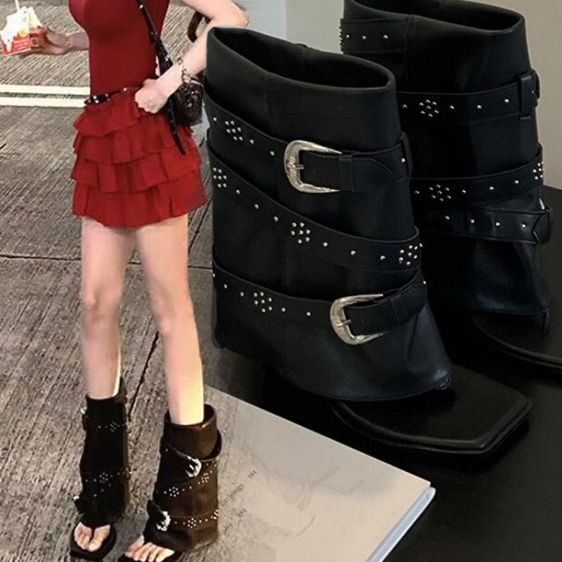 Vintage belt buckle toe cool boots new thick heel fried street hot girl trousers boots metal buckle sandals women 35 чорний
Vintage belt buckle toe cool boots new thick heel fried street hot girl trousers boots metal buckle sandals women 35 чорний