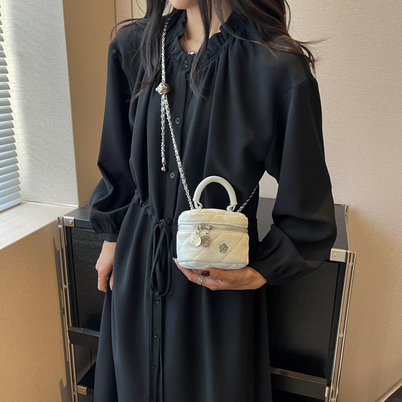 Бархатная ромбовидная сумка-цепочка женская модная портативная маленькая сумка-ведро Xiaoxiangfeng сумка-мессенджер через плечо
Бархатная ромбовидная сумка-цепочка женская модная портативная маленькая сумка-ведро Xiaoxiangfeng сумка-мессенджер через плечо