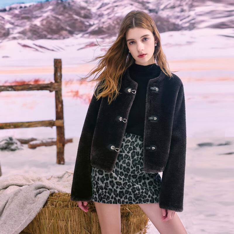 Женское пальто Санцай с круглым вырезом из искусственного меха M (160/84A)
Женское пальто Санцай с круглым вырезом из искусственного меха M (160/84A)