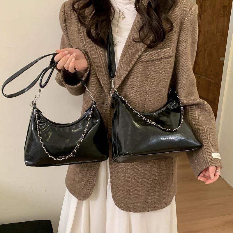 Hot-selling women s bags, retro fashion bags, trendy textured shoulder bags, simple and versatile commuting shopping messenger bags Small style чорний
Hot-selling women s bags, retro fashion bags, trendy textured shoulder bags, simple and versatile commuting shopping messenger bags Small style чорний