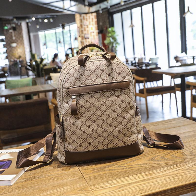 New European and American Retro Printed Backpack, Women s Large Capacity Commuting Backpack, Student Backpack, Travel Bag, Simple Design
New European and American Retro Printed Backpack, Women s Large Capacity Commuting Backpack, Student Backpack, Travel Bag, Simple Design