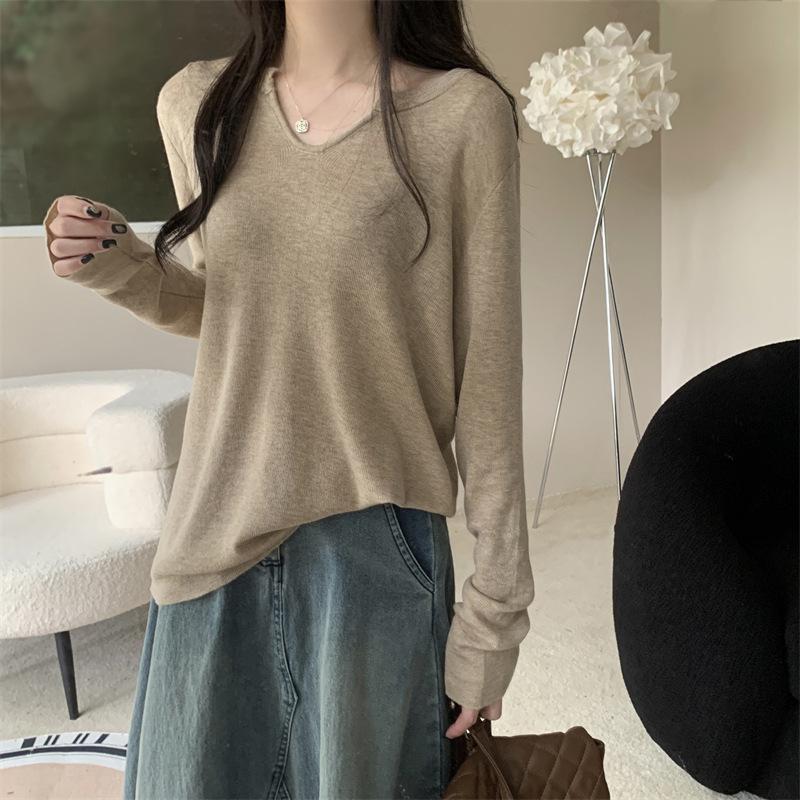 Autumn v-neck solid color knitted sweater long-sleeved t-shirt women s loose and thin sweater casual style sweet and versatile one size fits all
Autumn v-neck solid color knitted sweater long-sleeved t-shirt women s loose and thin sweater casual style sweet and versatile one size fits all