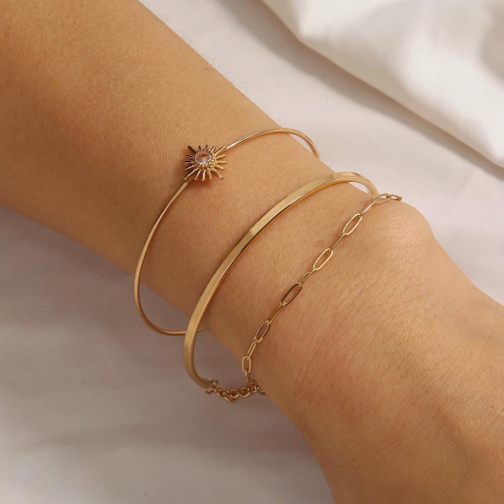 Classic European & American Fashion Multi-Piece Minimalist Bracelet & Bangle Set for Women
Classic European & American Fashion Multi-Piece Minimalist Bracelet & Bangle Set for Women