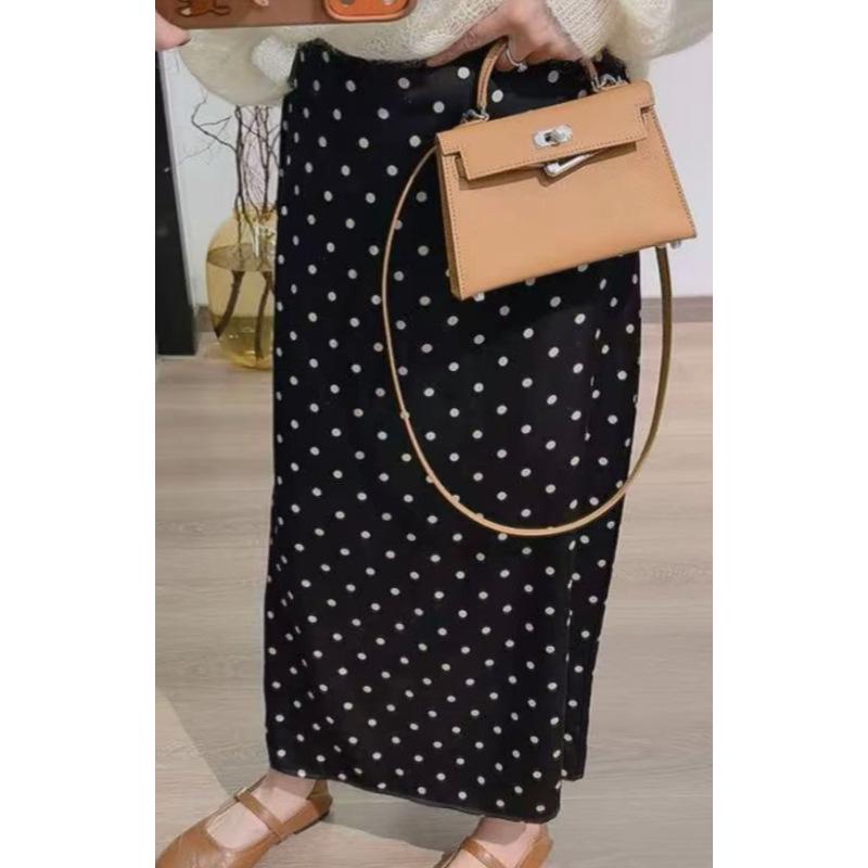 Korean-Style Off-Shoulder Knit Top with Batwing Sleeves + Bold Polka Dot Midi Skirt Extra Large
Korean-Style Off-Shoulder Knit Top with Batwing Sleeves + Bold Polka Dot Midi Skirt Extra Large