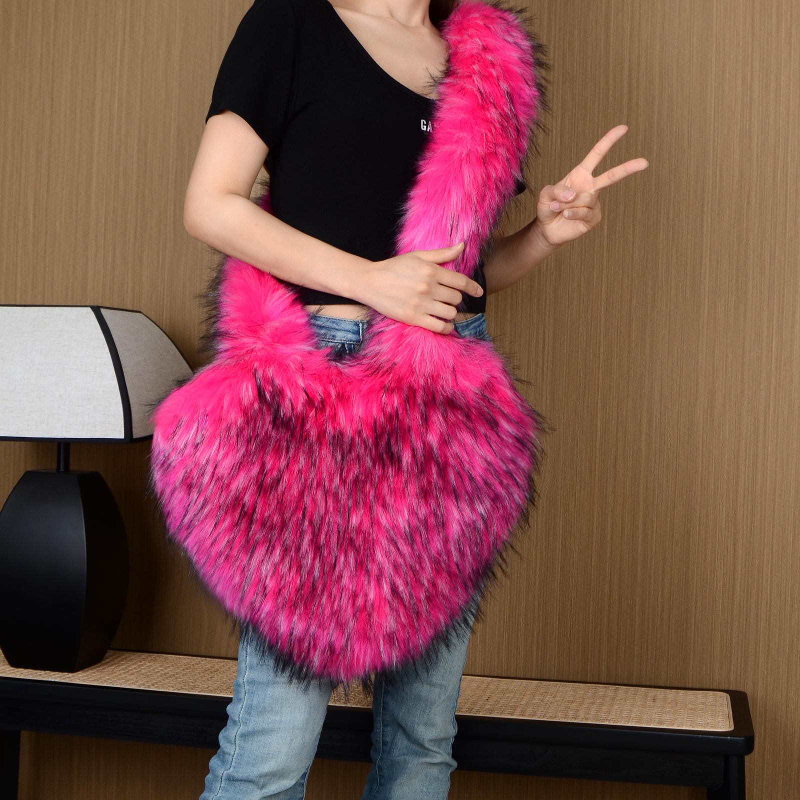 Европа и Соединенные Штаты Love Bag Имитация меха енота Меховая плюшевая сумка через плечо большой емкости Сумка через плечо