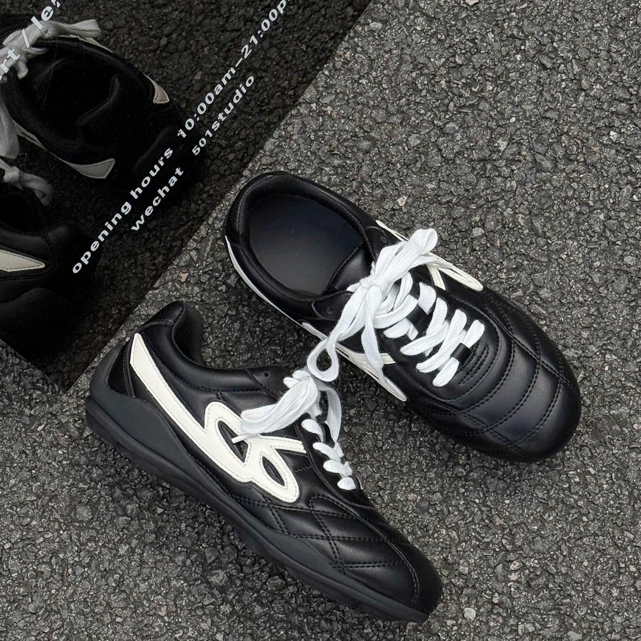 Leather German training shoes for women 2025 summer new retro old dirty shoes flat casual sports shoes Forrest Gump shoes for women 40 чёрный
Leather German training shoes for women 2025 summer new retro old dirty shoes flat casual sports shoes Forrest Gump shoes for women 40 чёрный