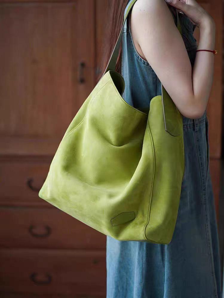 Deer Hide Velvet Soft Leather Large Capacity Tote Storage Bag Luxurious Exclusive,highend Sophisticated Single-shoulder Underarm
Deer Hide Velvet Soft Leather Large Capacity Tote Storage Bag Luxurious Exclusive,highend Sophisticated Single-shoulder Underarm