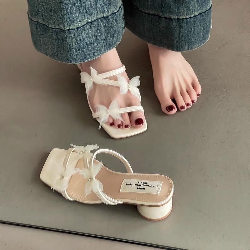 Gentle slippers 2025 summer French temperament elegant bow high heels with skirt thick heel sandals 39 бежевий
Gentle slippers 2025 summer French temperament elegant bow high heels with skirt thick heel sandals 39 бежевий
