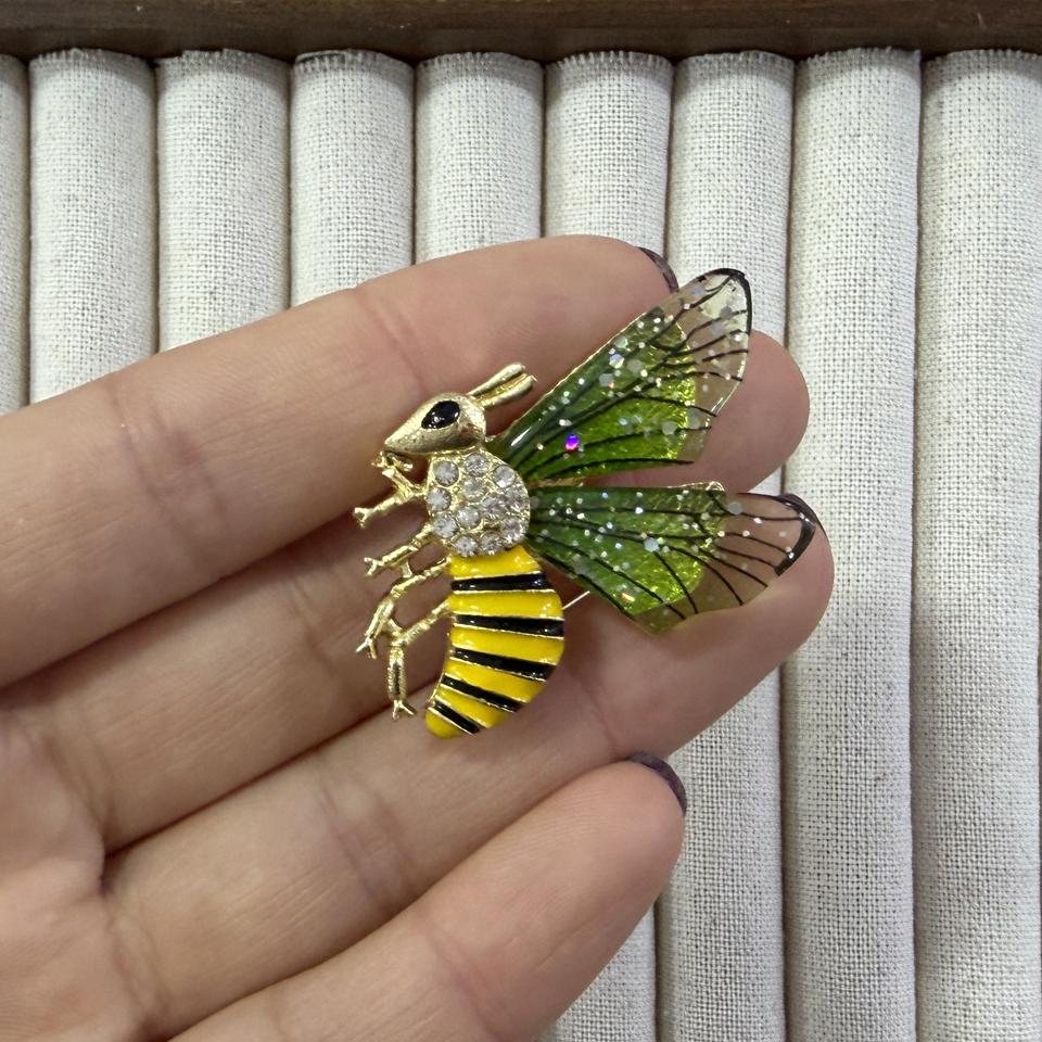 ZAKOL Exquisite Green Crystal Butterfly Dragonfly Brooch Fashion Lapel Pins for Women Girl Autumn Winter Versatile Accessories
ZAKOL Exquisite Green Crystal Butterfly Dragonfly Brooch Fashion Lapel Pins for Women Girl Autumn Winter Versatile Accessories