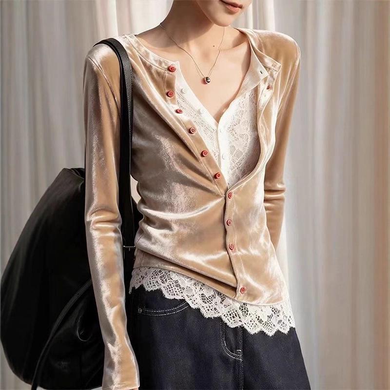 Elegant Champagne Lace Splicing Velvet Two-Piece Effect Women s Winter Top Extra Large
Elegant Champagne Lace Splicing Velvet Two-Piece Effect Women s Winter Top Extra Large