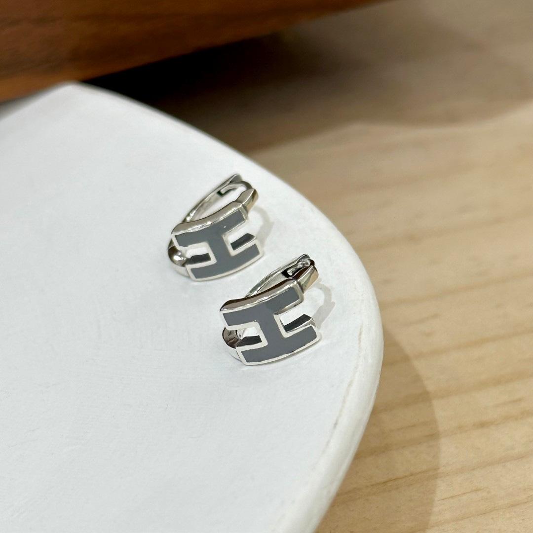 Серьги Корейский Инс Стиль Простые Модные Универсальные Темпераментные Серьги-капли серого цвета с буквой H Женские серьги
Серьги Корейский Инс Стиль Простые Модные Универсальные Темпераментные Серьги-капли серого цвета с буквой H Женские серьги