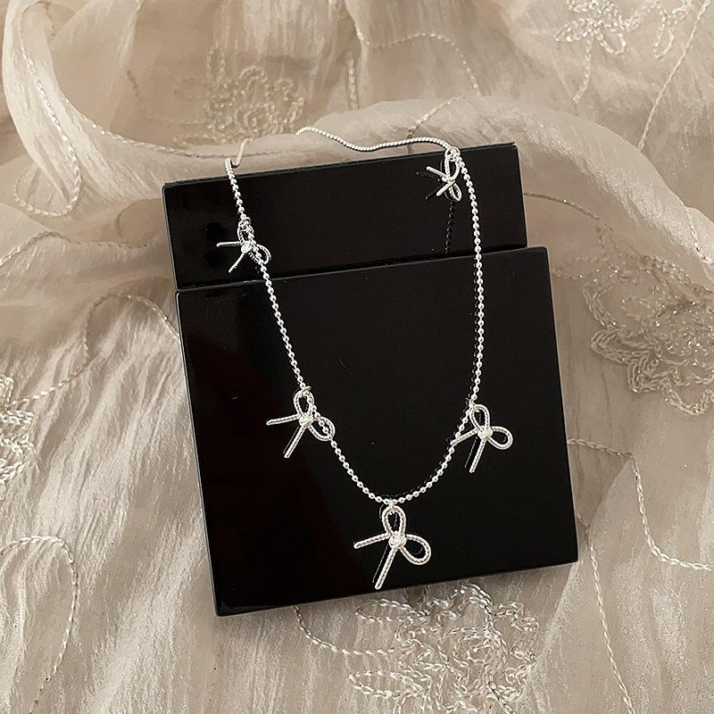 Металлический бант кисточка ожерелье женский нишевый ретро личность простой универсальный темперамент мода цепочка на шею ключица цепочка
Металлический бант кисточка ожерелье женский нишевый ретро личность простой универсальный темперамент мода цепочка на шею ключица цепочка