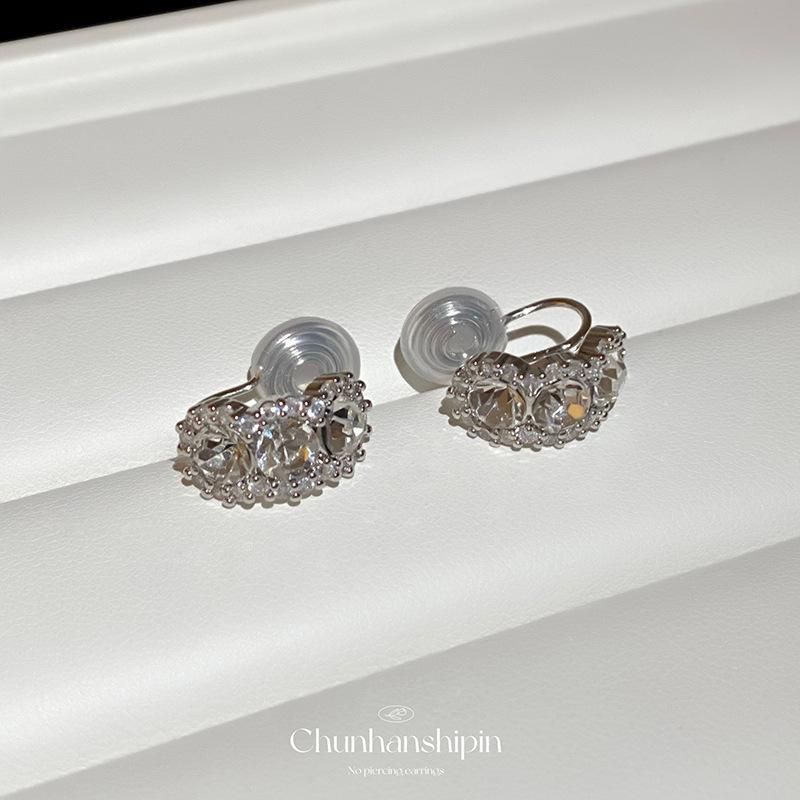 No ear holes burst, diamond ear clips, no holes, high-end sense, Korean exquisite stud earrings, women s diamond earrings, light luxury high-end sense
No ear holes burst, diamond ear clips, no holes, high-end sense, Korean exquisite stud earrings, women s diamond earrings, light luxury high-end sense